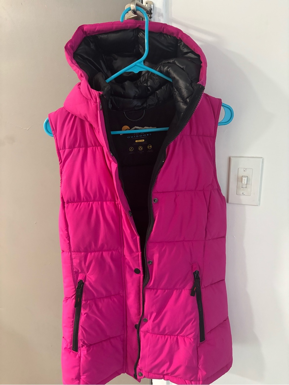 Women’s pink Puffer hooded Vest